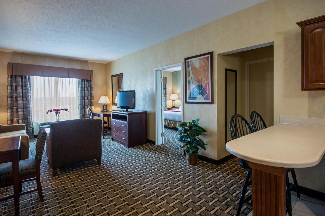Holiday Inn Express Hotel & Suites Youngstown North-Warren/Niles By Ihg Kültér fotó